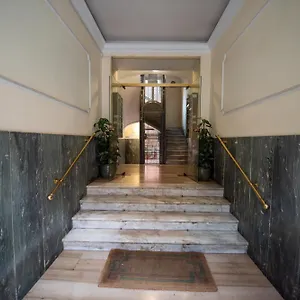 domus-romano.it-romehotels.com/